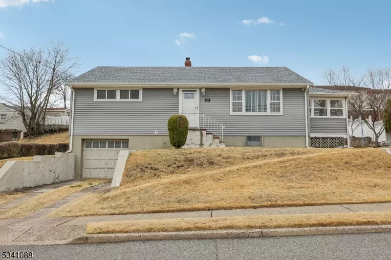 175 Washington Pl, Totowa Boro, NJ 07512