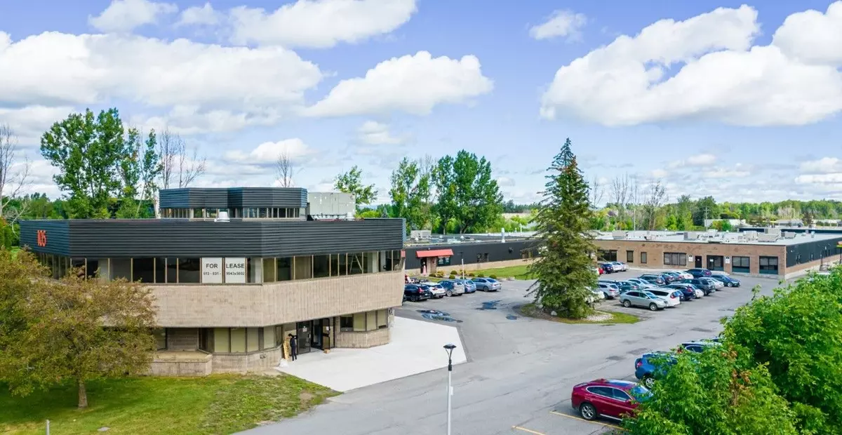 Kanata, ON K2K 2C1,105 Schneider RD #121