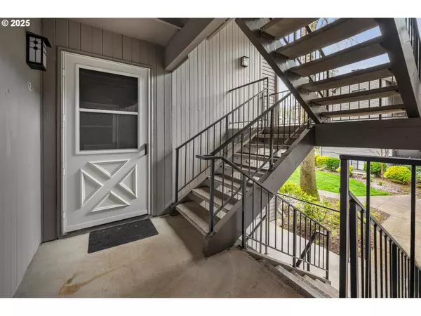 Lake Oswego, OR 97035,4000 CARMAN DR #12