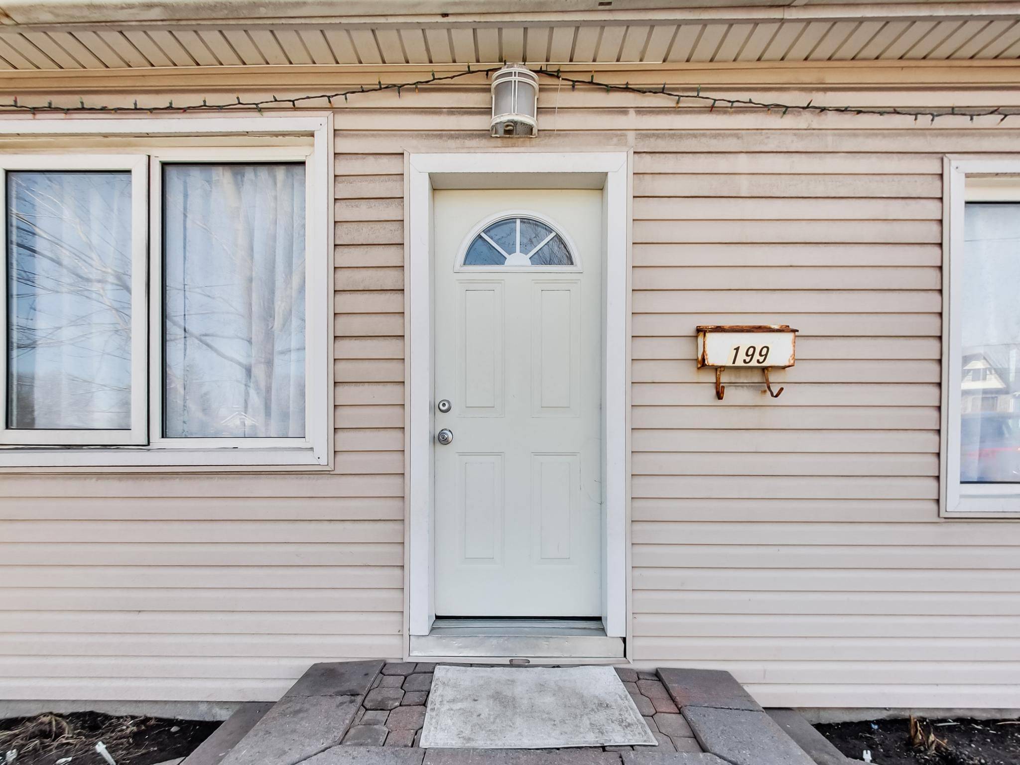 Oshawa, ON L1J 1P5,199 Bloor ST W