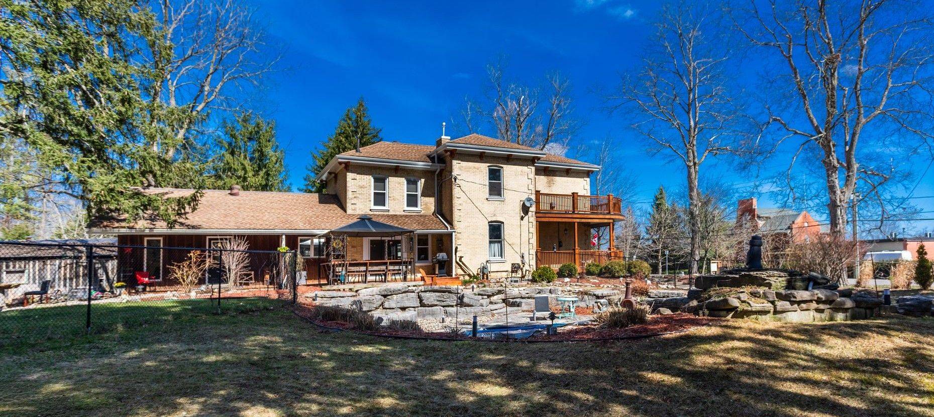 34 Field RD, Hamilton, ON L0R 1R0
