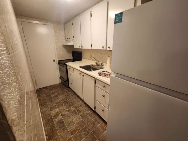 Clarington, ON L1C 6E1,2906 King ST E #6