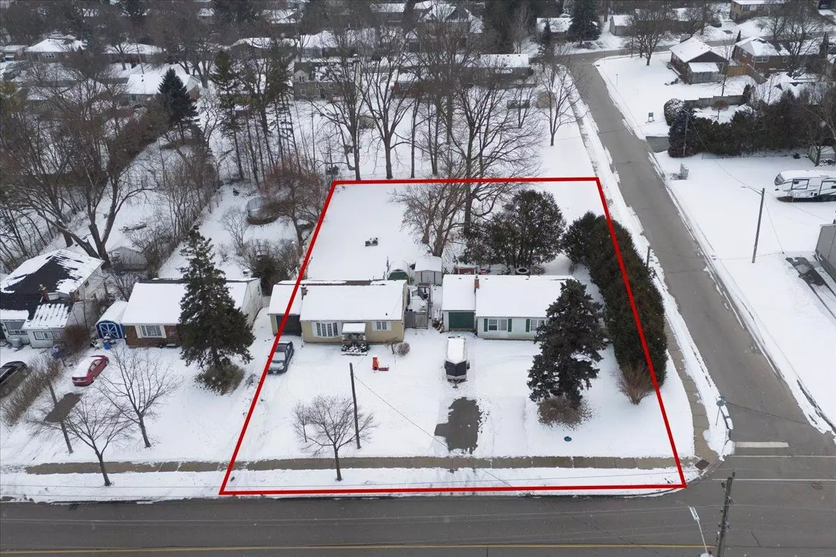 Newmarket, ON L3Y 1J4,98 Eagle ST