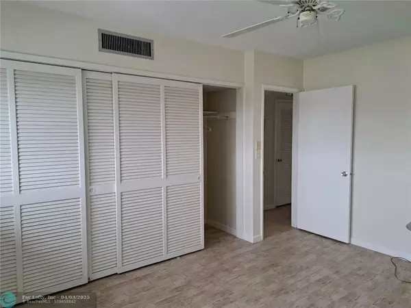 Fort Lauderdale, FL 33308,2455 NE 51st St #E307