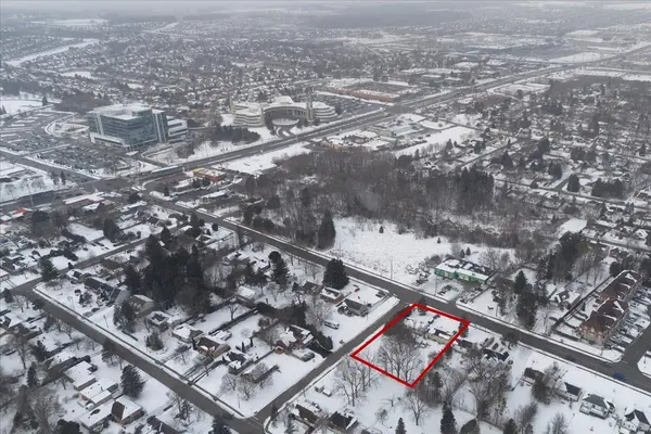 Newmarket, ON L3Y 1J4,98 Eagle ST