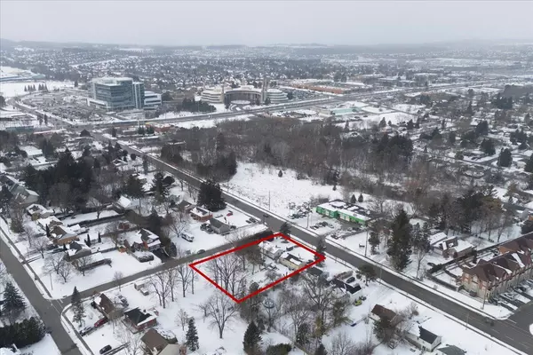 Newmarket, ON L3Y 1J4,98 Eagle ST