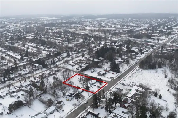 Newmarket, ON L3Y 1J4,104 Eagle ST