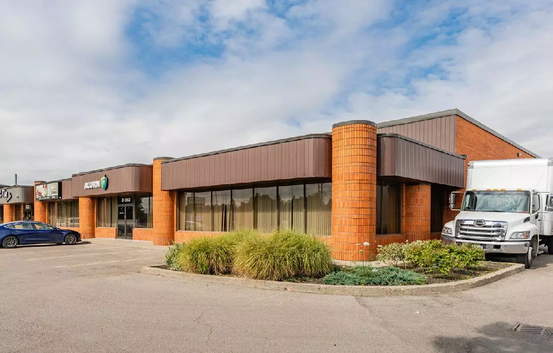 Mississauga, ON L5A 3X6,563 Queensway N/A E #D