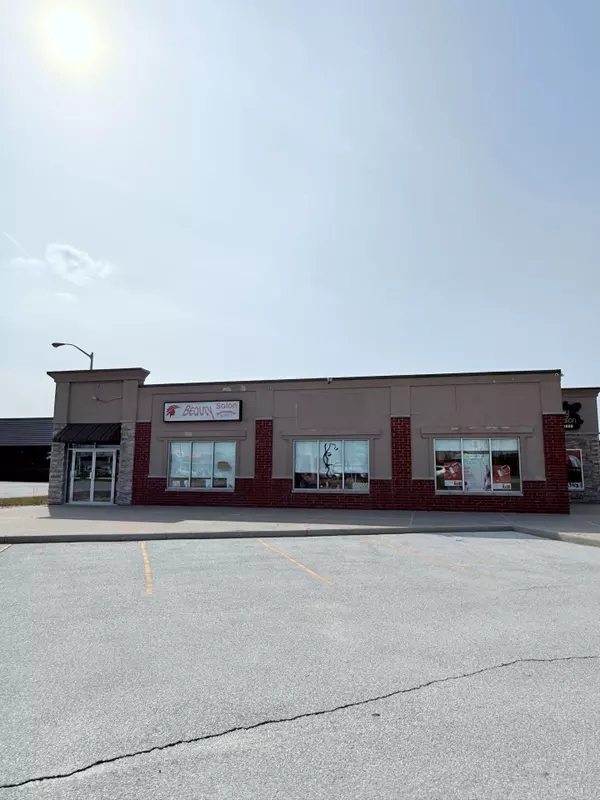 Windsor, ON N8W 3T6,4185 WALKER RD #100