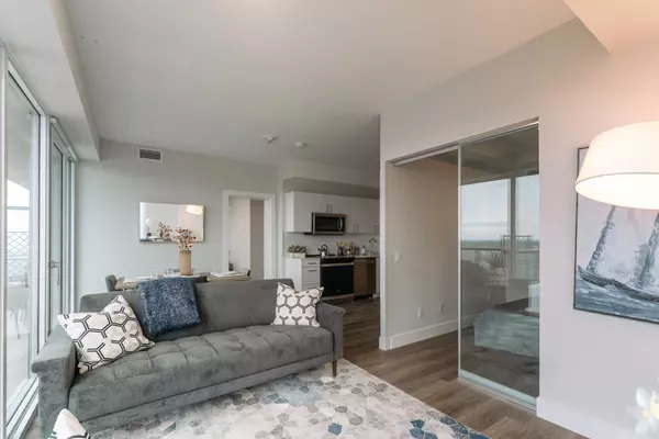 Oshawa, ON L1G 0E6,80 Bond ST E #1611