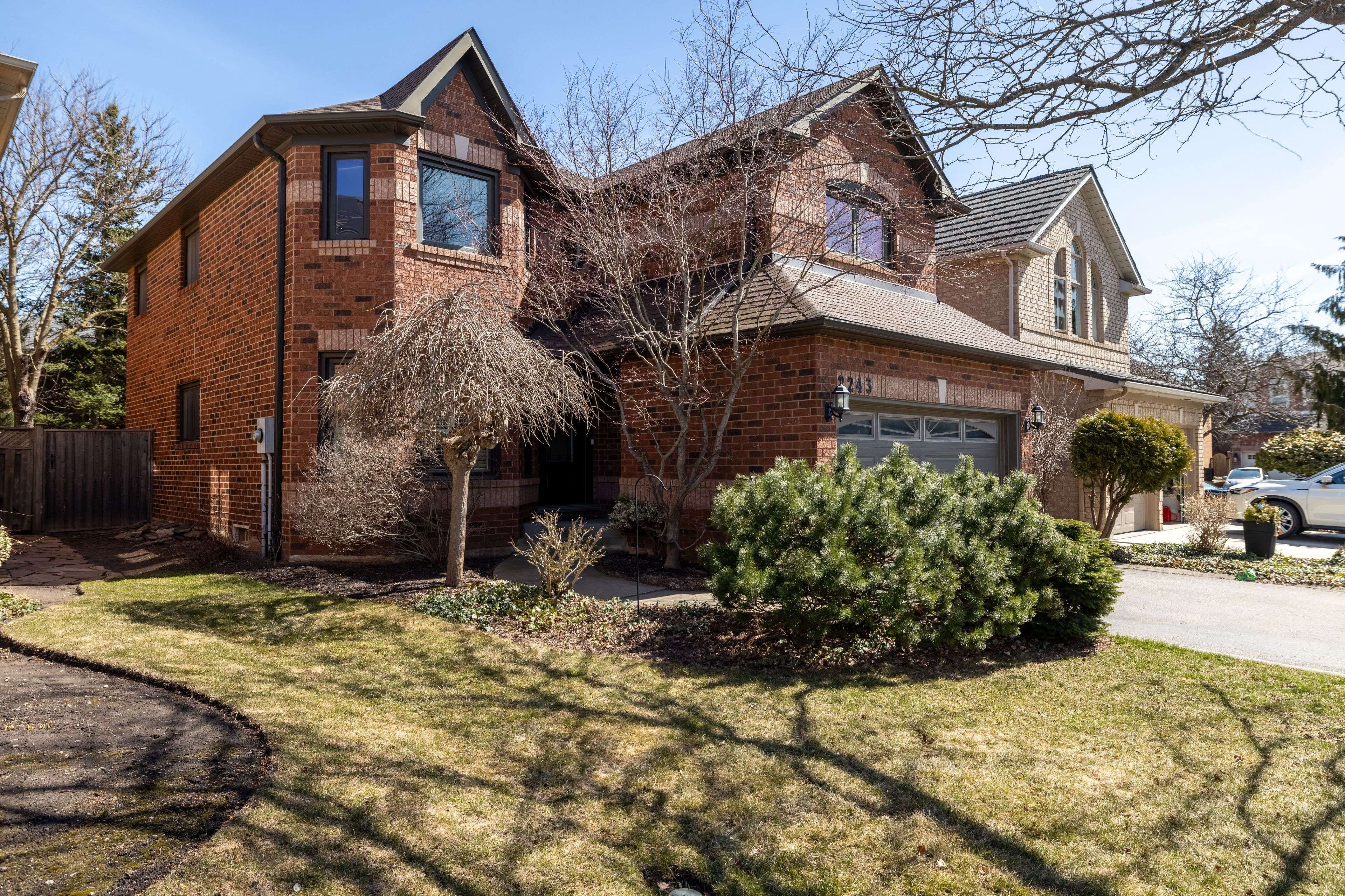 Oakville, ON L6M 3L8,2243 Vista Oak RD