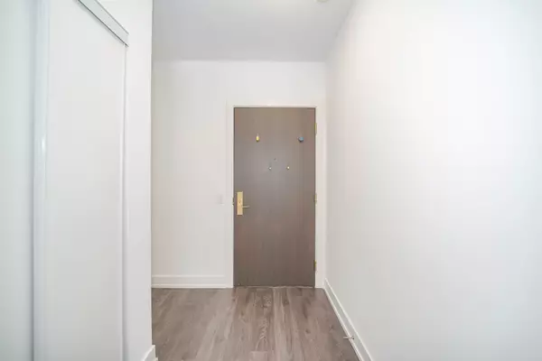 Markham, ON L3R 8G9,268 Buchanan DR #707W