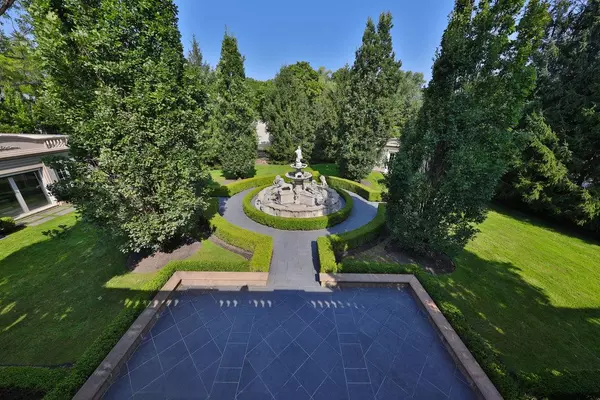 Oakville, ON L6J 1K4,489 Lakeshore RD E