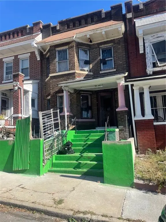 Brooklyn, NY 11207,3 Schenck CT