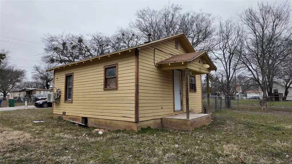 Chico, TX 76431,105 N Mccracken Street