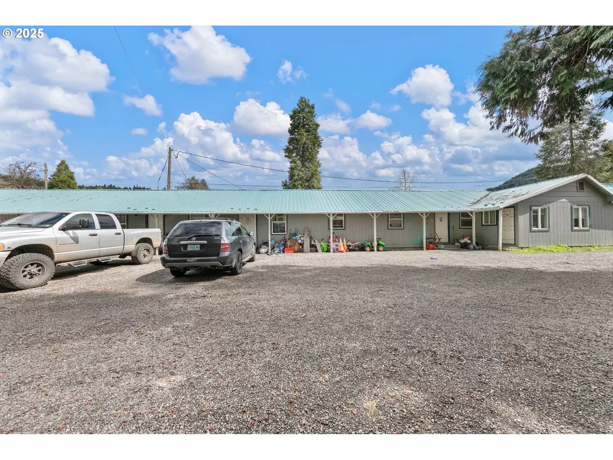 Oakridge, OR 97463,47706 HIGHWAY 58