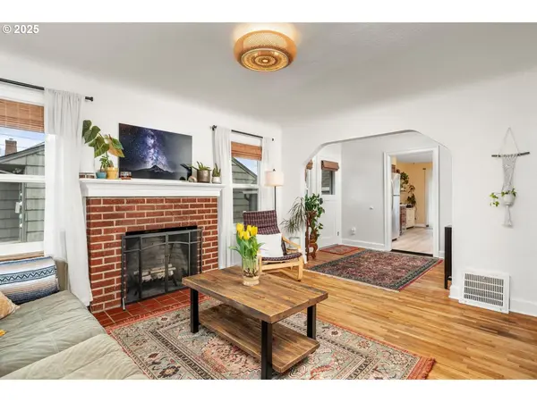 936 NE 79TH AVE, Portland, OR 97213