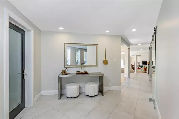 Markham, ON L3T 2Y8,162 Bayview Fairways DR