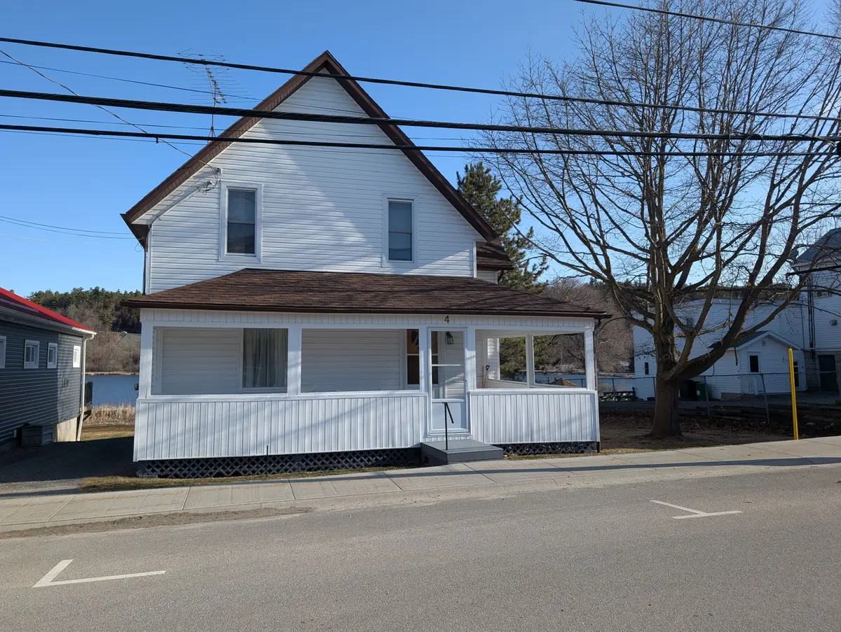 Westport, ON K0G 1X0,4 BEDFORD ST E