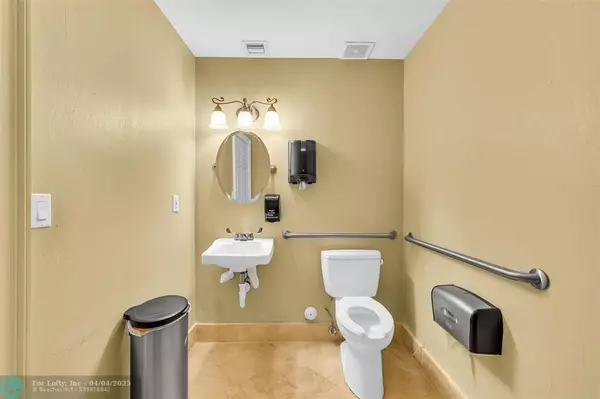 Plantation, FL 33317,910 S State Road 7
