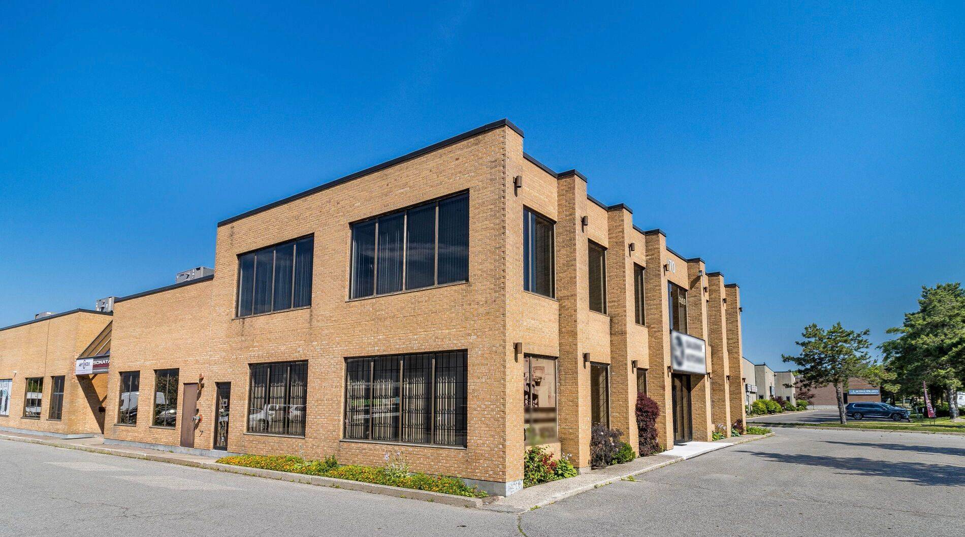 Richmond Hill, ON L4B 1L6,170 West Beaver Creek RD #1-2