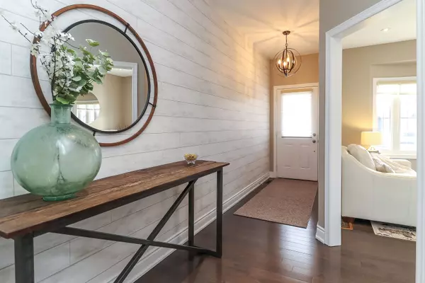 Collingwood, ON L9Y 0W8,23 Cooper ST