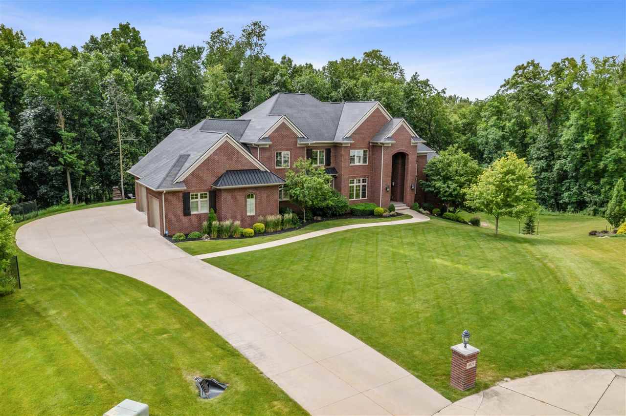 3028 NE Woodland Ridge Dr, Iowa City, IA 52240