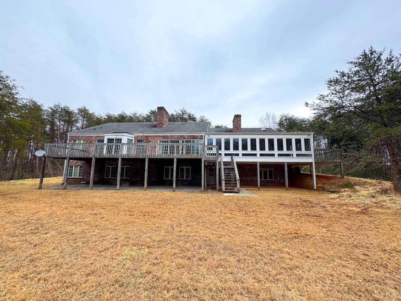 Moneta, VA 24121,2371 Isle of Pines DR
