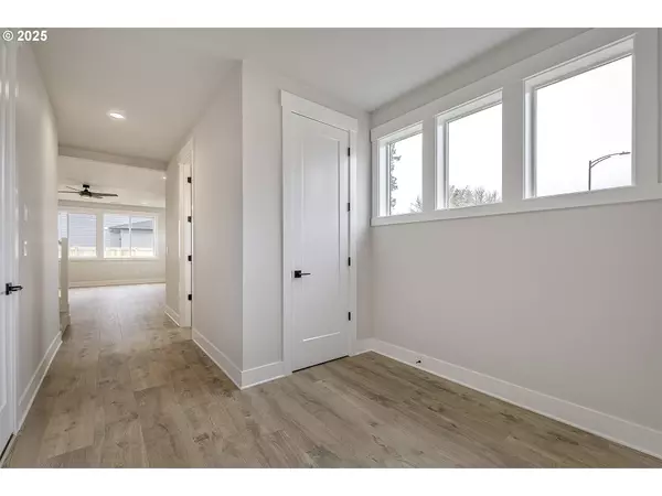 Hillsboro, OR 97124,674 NE Hood CT