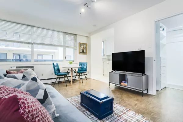 Toronto C02, ON M4V 2K2,575 Avenue RD #803