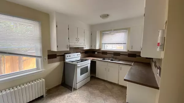 St. Catharines, ON L2R 1L2,9 Pinedale AVE #Upper