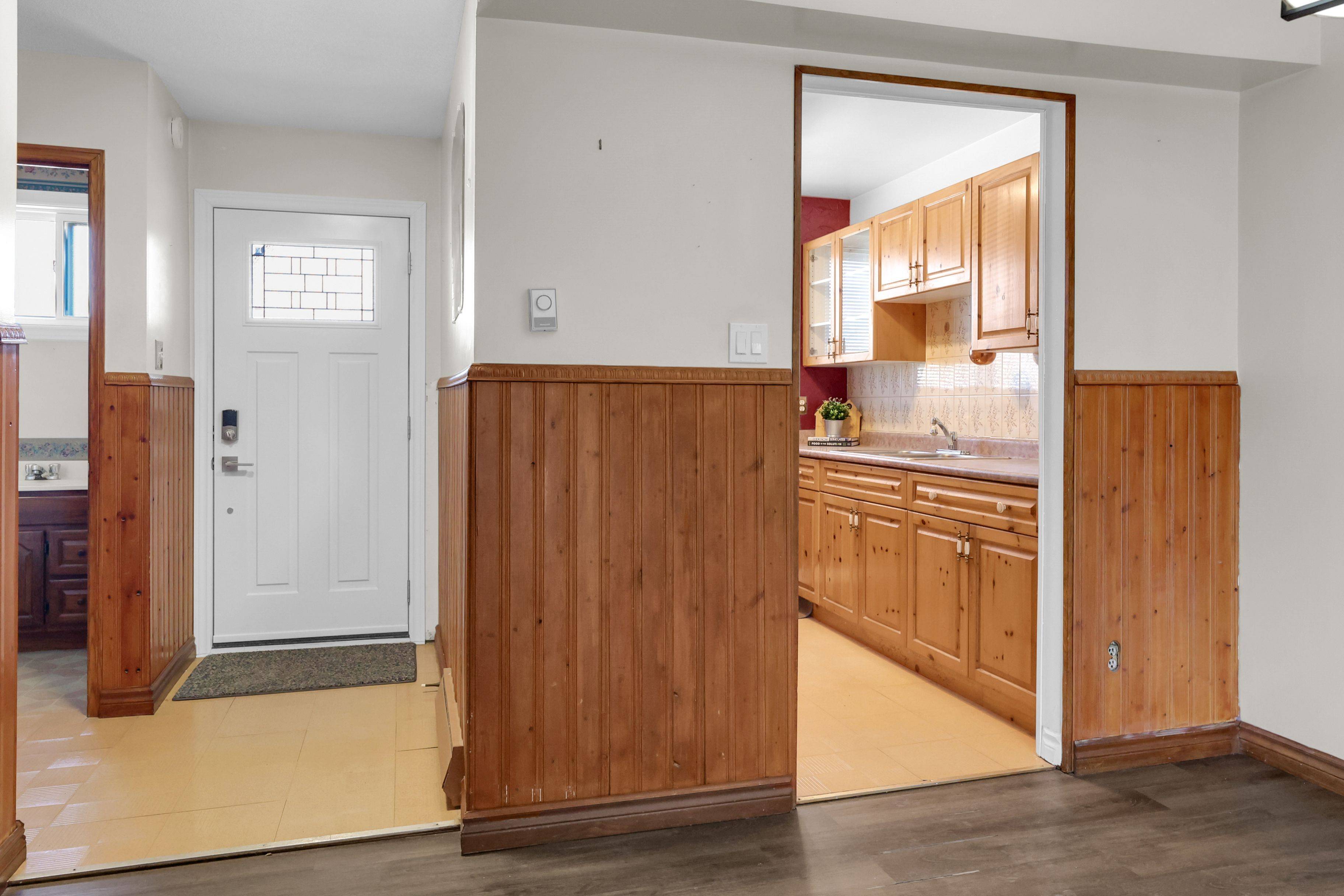 Grimsby, ON L3M 4S5,125 Livingston AVE #8