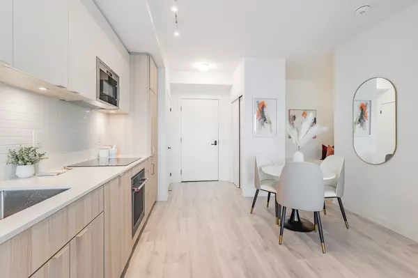 Mississauga, ON L5H 0A7,215 Lakeshore RD W #435