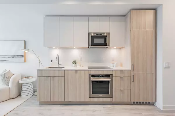Mississauga, ON L5H 0A7,215 Lakeshore RD W #435
