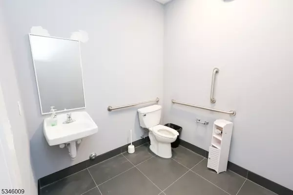 Hillsborough Twp., NJ 08844,668 Us Highway 206