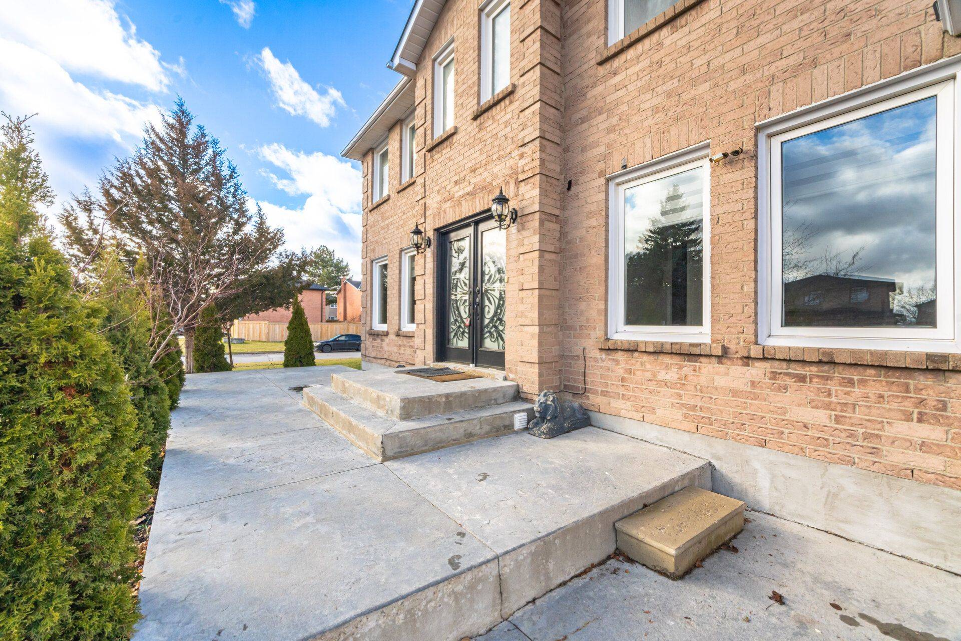 Caledon, ON L7E 1N5,40 Fountainbridge DR #UPPER