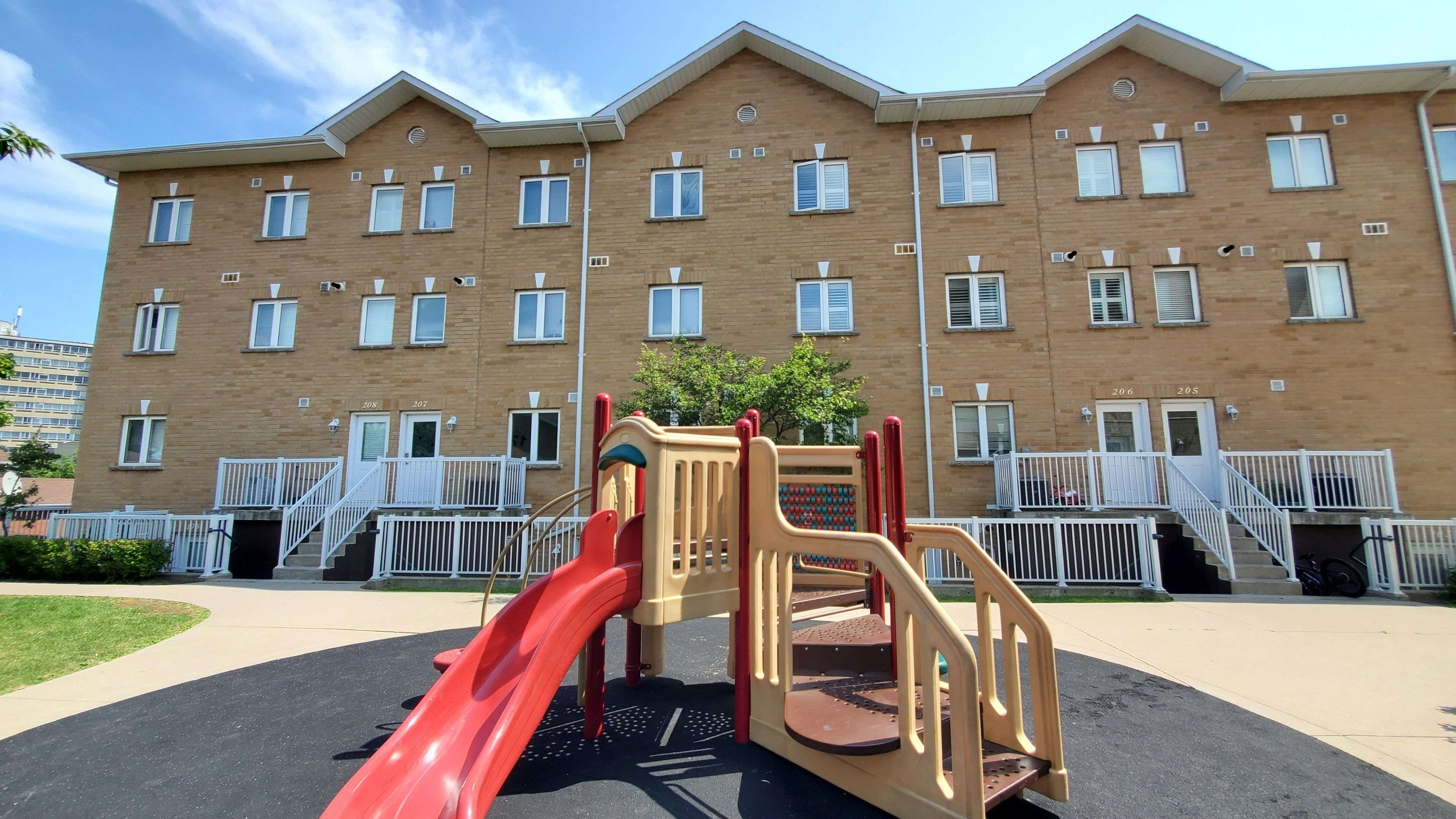 1775 Markham RD #104, Toronto E11, ON M1B 2Z7