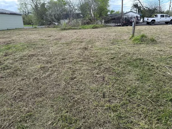 Kemp, TX 75143,305 S Elm Street