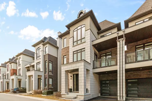 42 Globemaster LN, Richmond Hill, ON L4E 1H4
