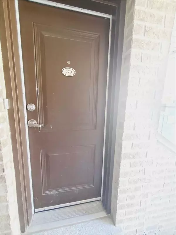 Toronto W05, ON M9M 0B4,60 Parrotta DR #279