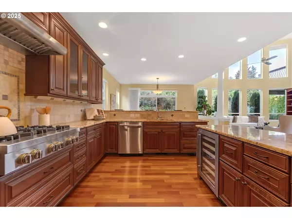 Lake Oswego, OR 97034,17833 MARYLCREEK DR
