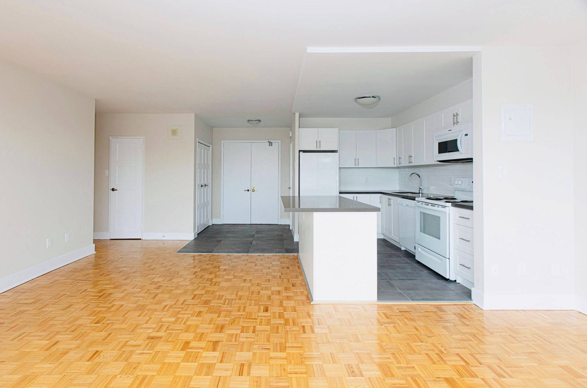 Toronto C04, ON M5N 1J4,10 Shallmar BLVD #702
