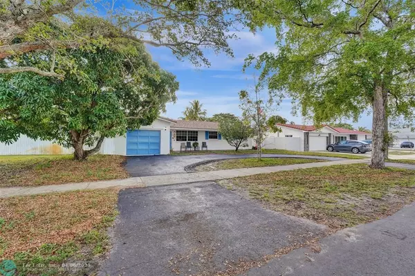 5111 Sarazen Dr, Hollywood, FL 33021