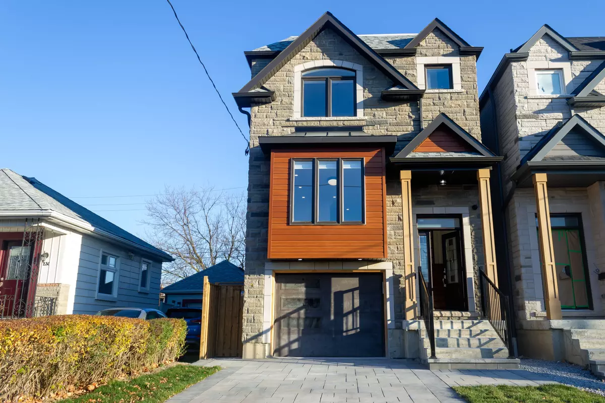 Toronto E06, ON M1N 3Z2,229B Mcintosh ST