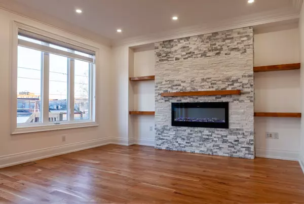 Toronto E06, ON M1N 3Z2,229B Mcintosh ST