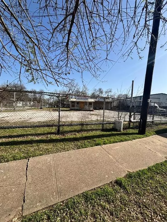 Dallas, TX 75212,5302 Bernal Drive