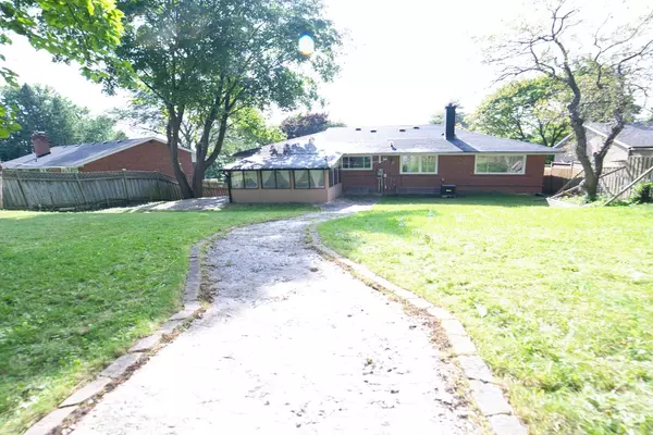 Toronto C13, ON M3A 3E6,23 Larabee CRES