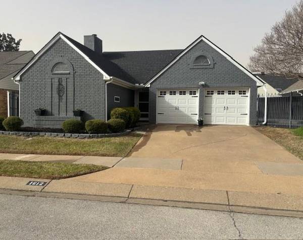 1612 Autumn Chase Square, Bedford, TX 76022