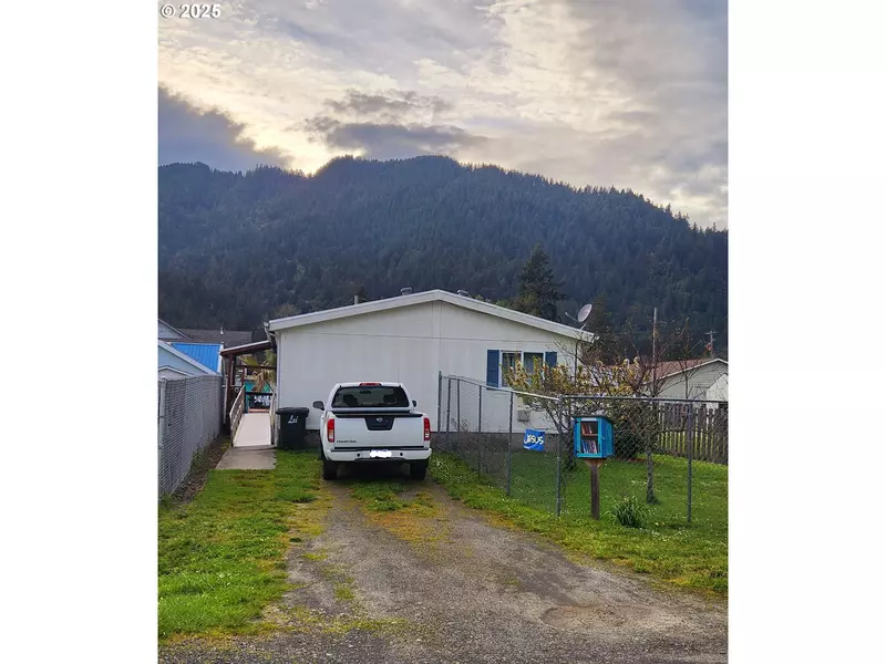 631 2ND AVE, Powers, OR 97466