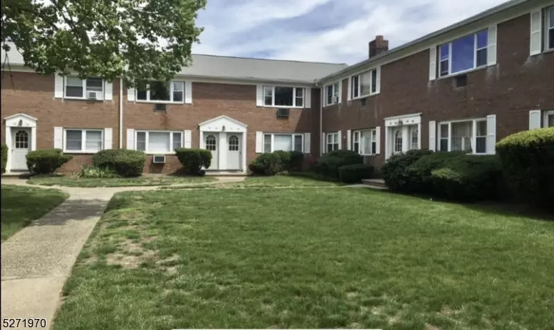 54 Manchester Ct, Wayne Twp., NJ 07470